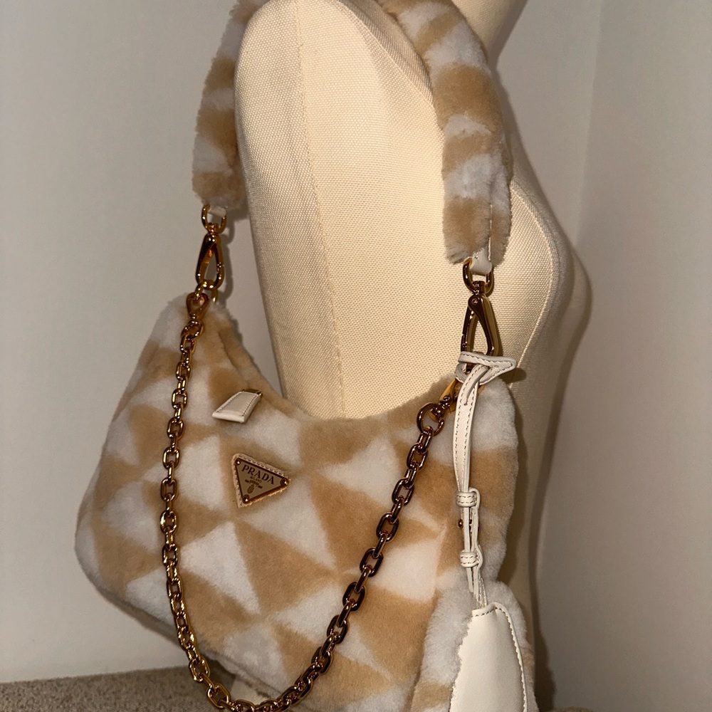 🔥PRADA🔥100%Authentic Prada Re-Edition Shoulder  Shearling Crossbody Bag Rare🔥 - Picture 6 of 15